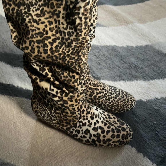 Woman’s knee boots… never worn - Picture 2 of 3